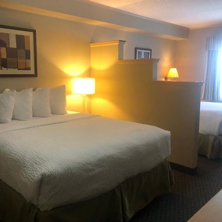 Travelodge By Wyndham Fort Mcmurray Bagian luar foto
