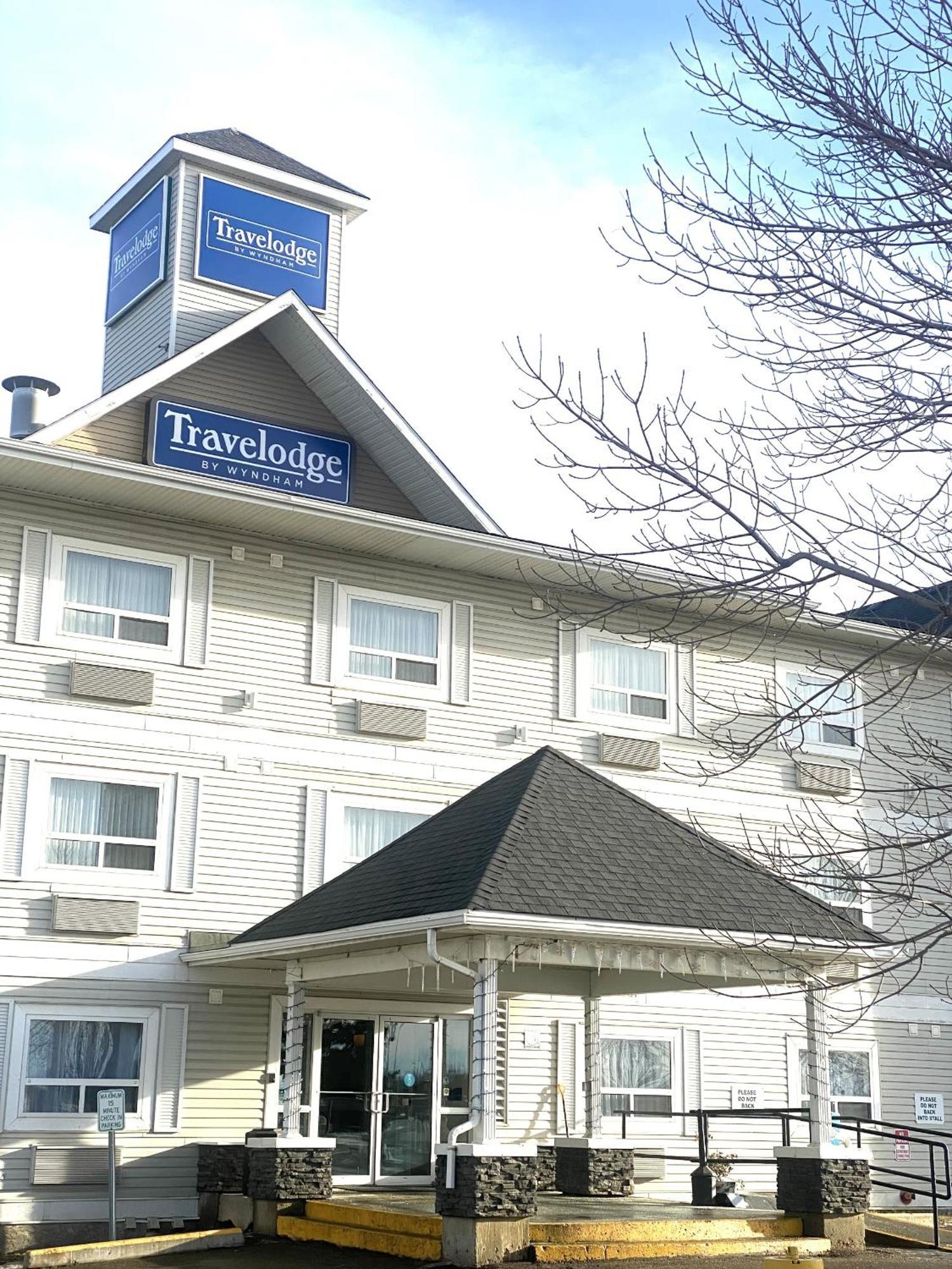 Travelodge By Wyndham Fort Mcmurray Bagian luar foto