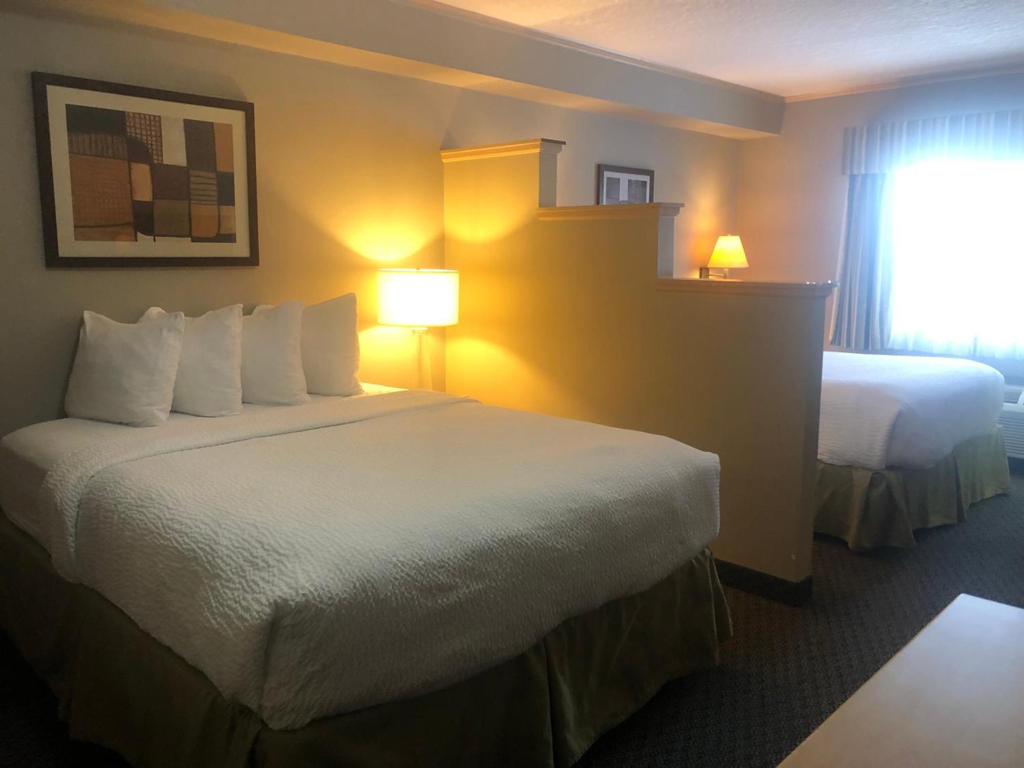 Travelodge By Wyndham Fort Mcmurray Bagian luar foto