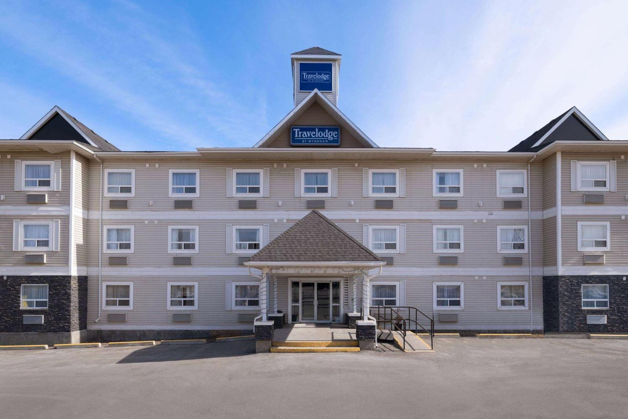 Travelodge By Wyndham Fort Mcmurray Bagian luar foto