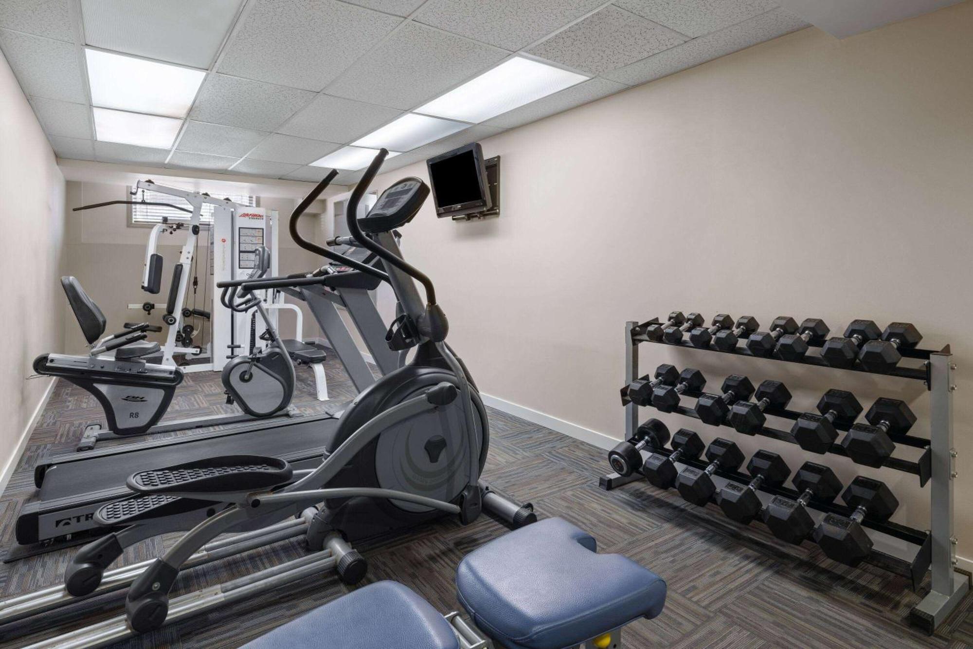 Travelodge By Wyndham Fort Mcmurray Bagian luar foto