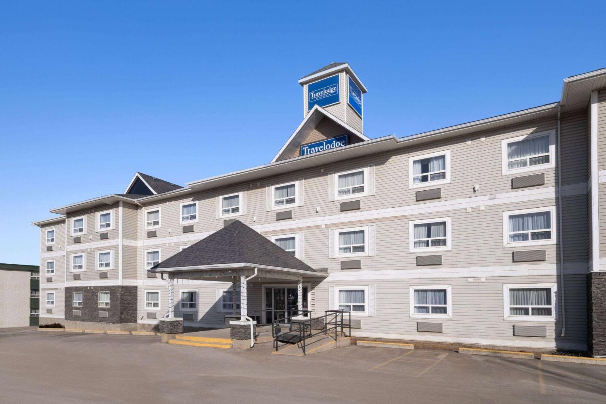 Travelodge By Wyndham Fort Mcmurray Bagian luar foto