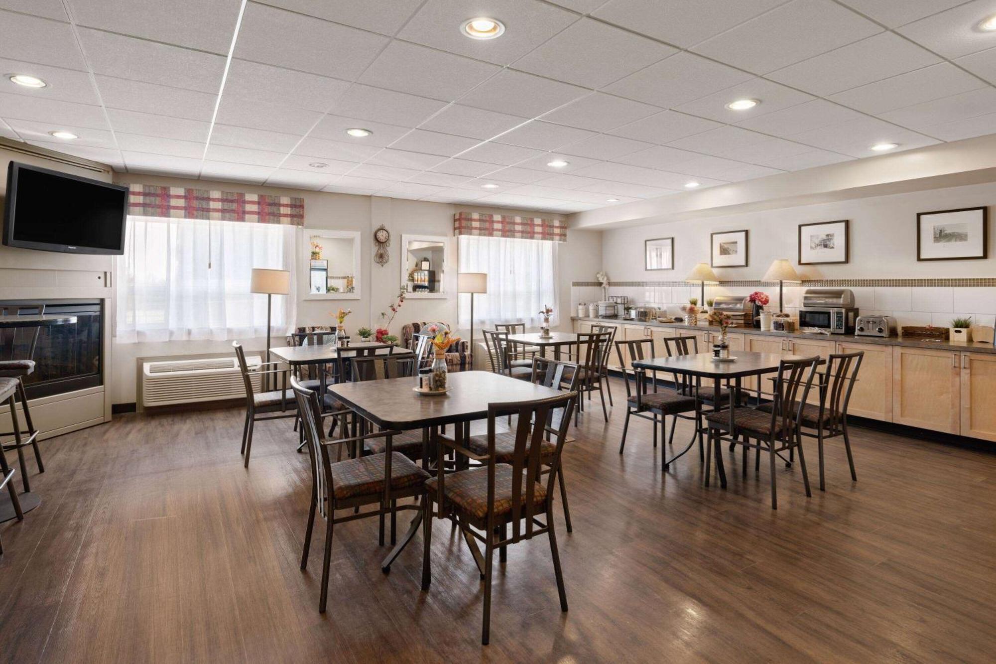 Travelodge By Wyndham Fort Mcmurray Bagian luar foto